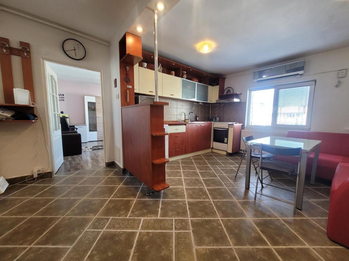 Quiet, Relaxing, Family Friendly Apartamento Bucareste Exterior foto